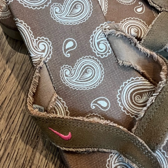 Y2K Nike Thong Flip Flop Canvas Floral Tan Pink Logo Size 7 NWOT - Picture 2 of 4